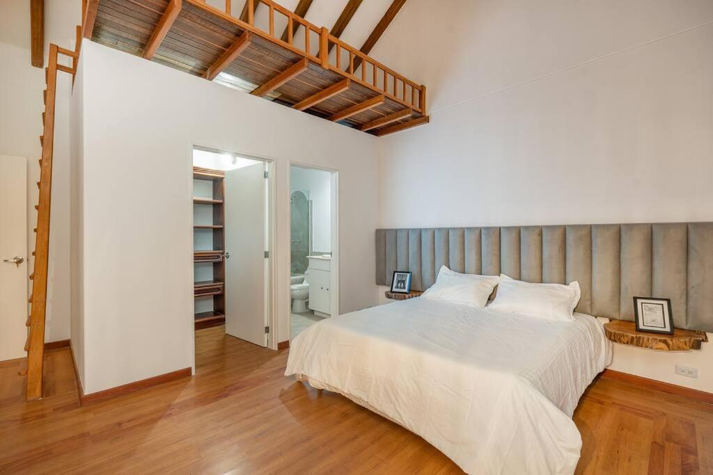 Lake Mansion in alto palmas Pool Poblado 15Min