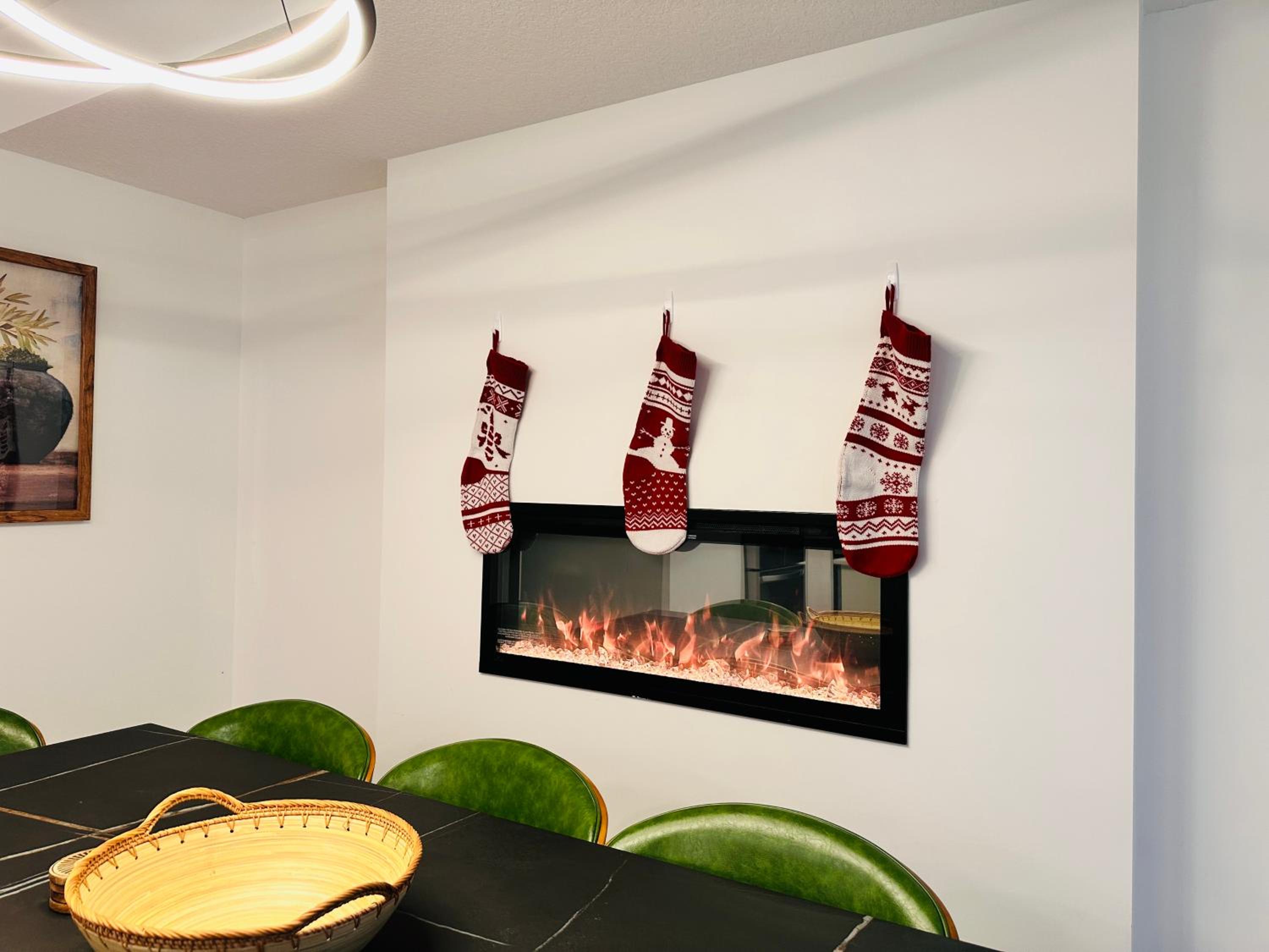 T201 Brand NEW Downtown Canmore 3BD & 2BT, BBQ, Free Parking