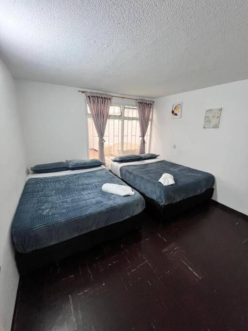 travelers house 5 minutes close to the airport