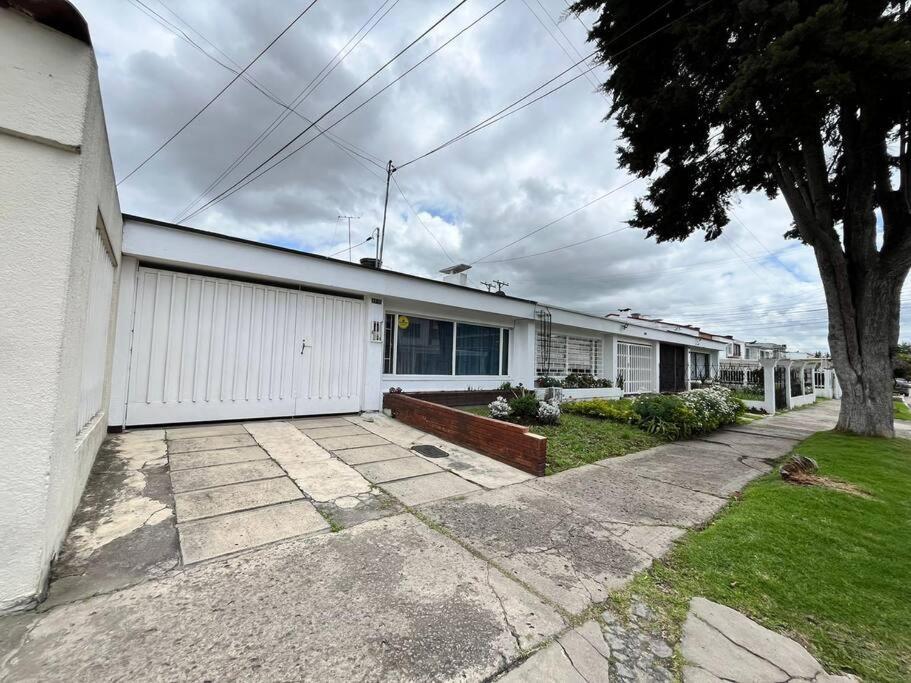 travelers house 5 minutes close to the airport