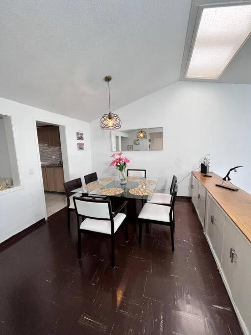 travelers house 5 minutes close to the airport