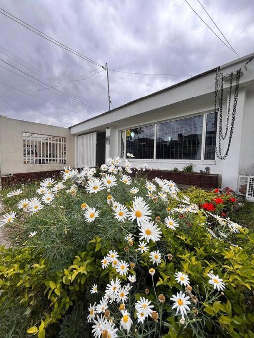 travelers house 5 minutes close to the airport