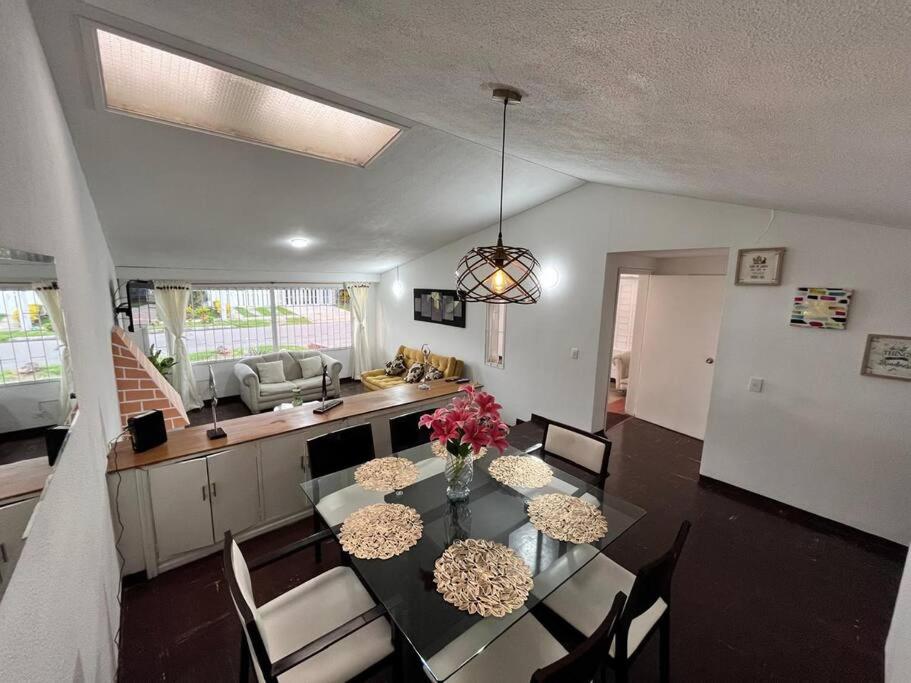 travelers house 5 minutes close to the airport