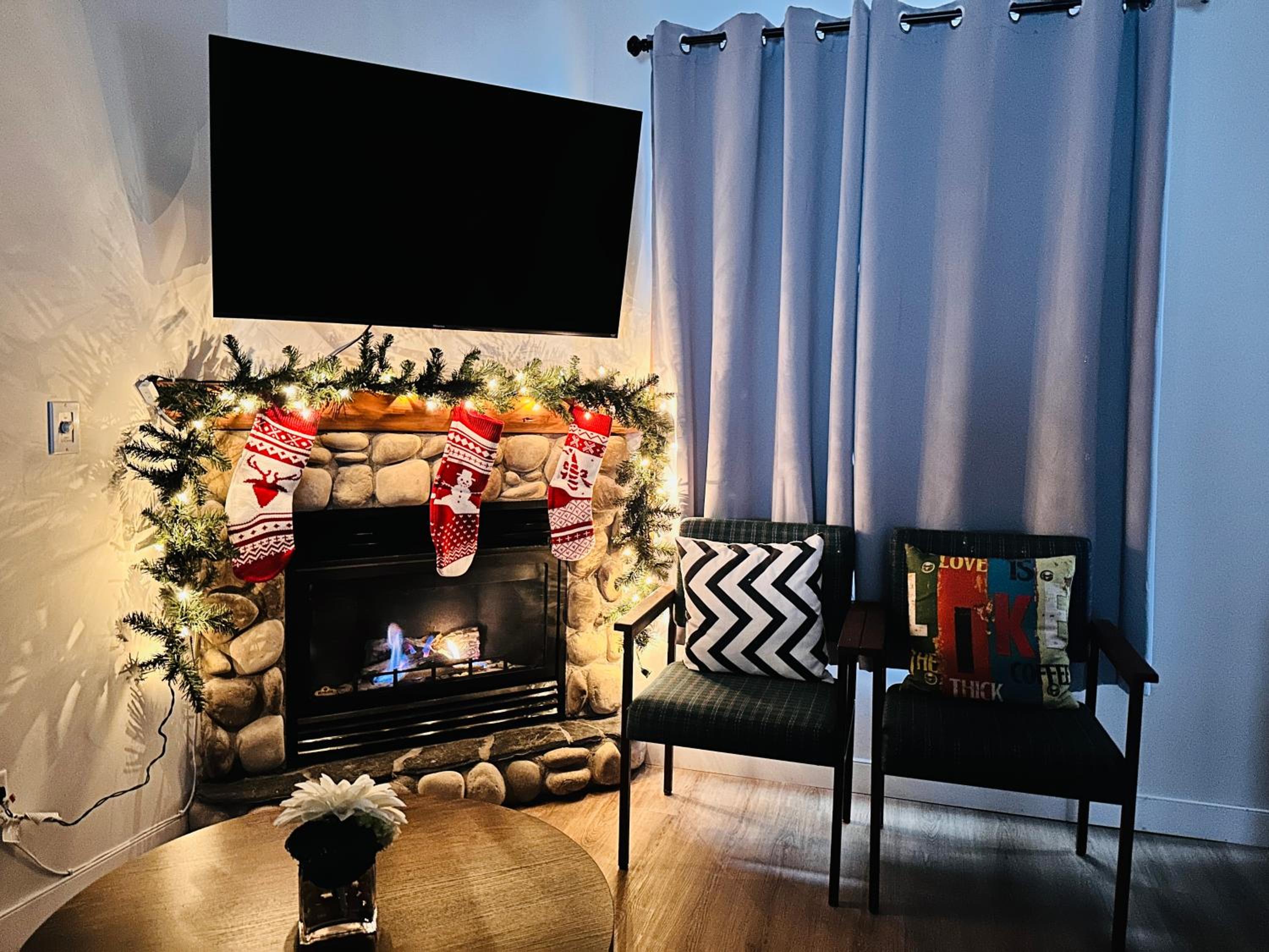 EPIC Mountain Retreat- Prvt Entry, King Bed, Work Desk, Free Parking