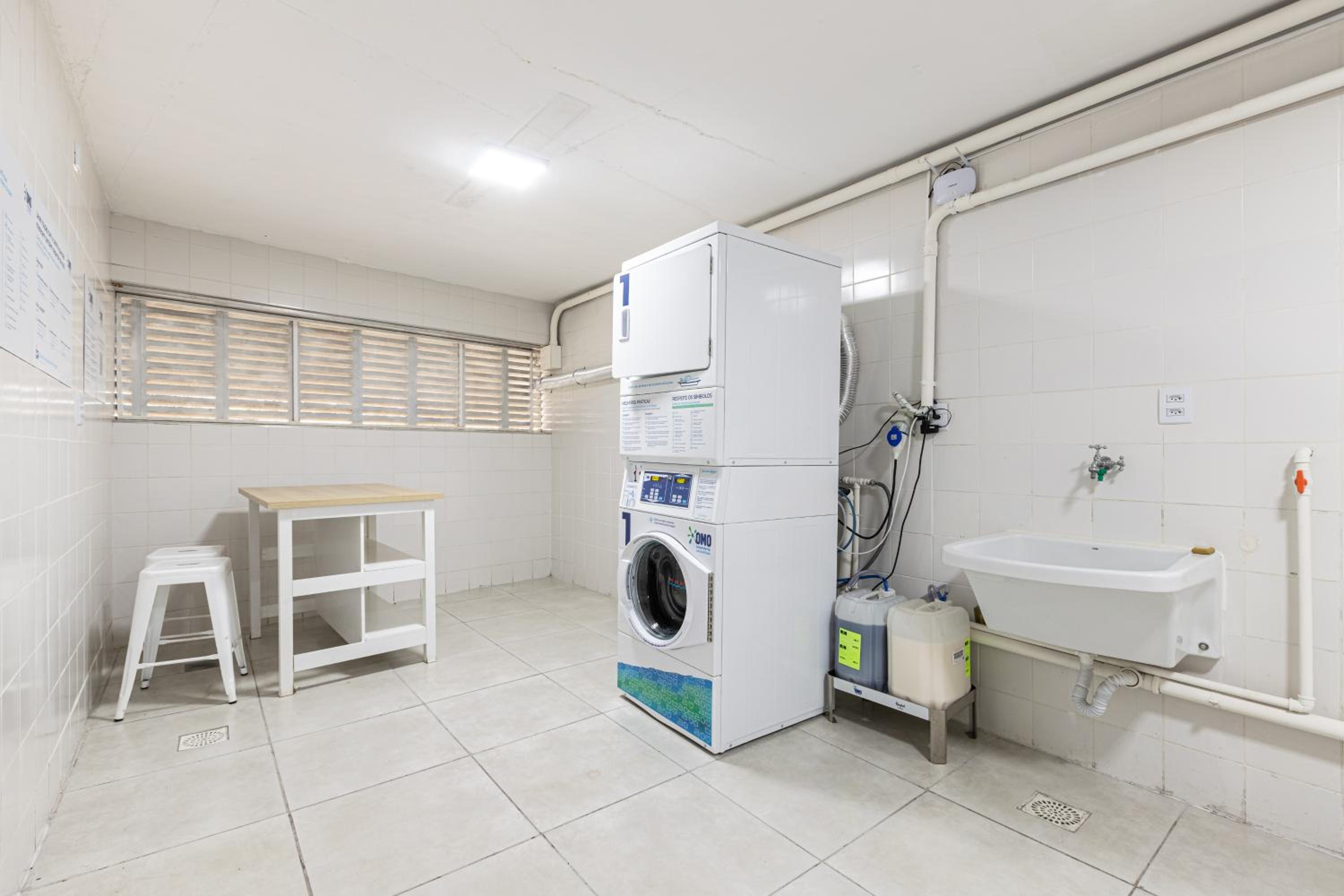 Flat espaçoso,c/copa localização privilegiada 1304