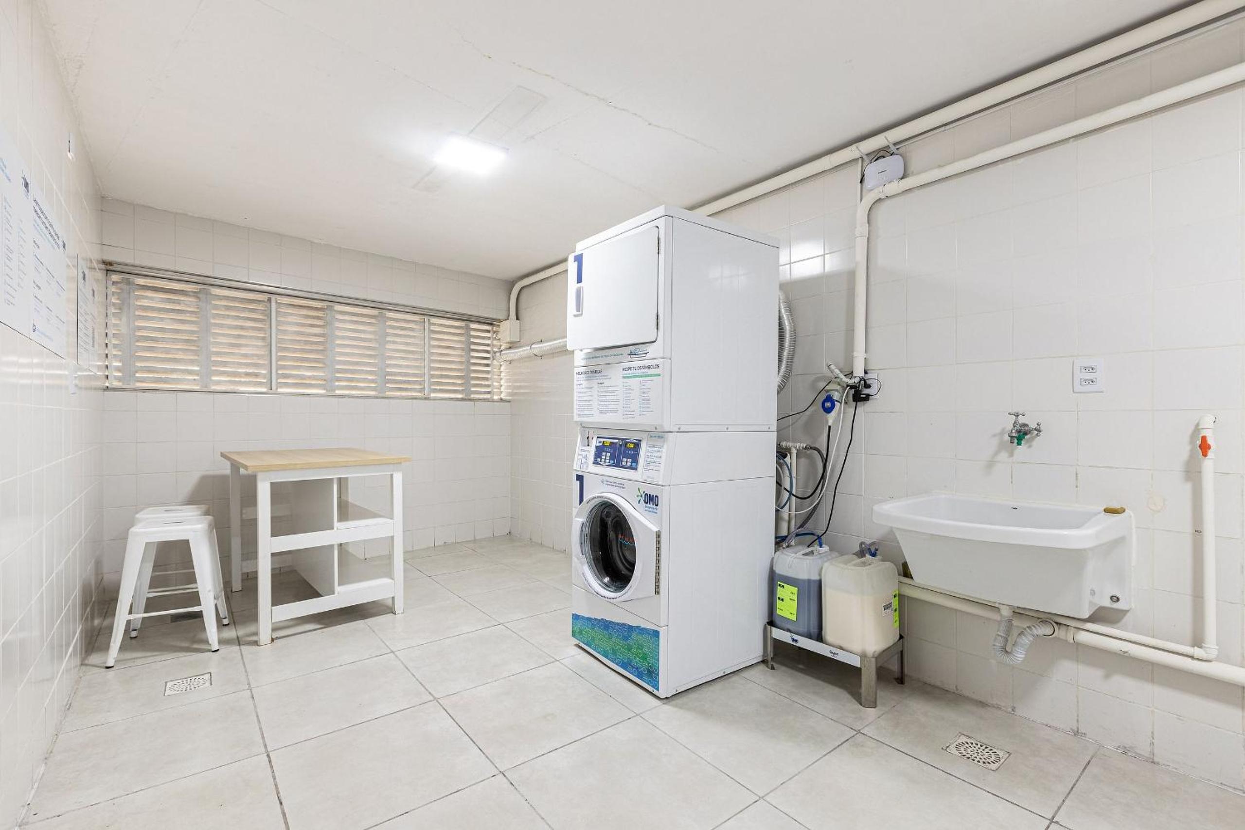 Flat espaçoso,c/copa localização privilegiada 1304