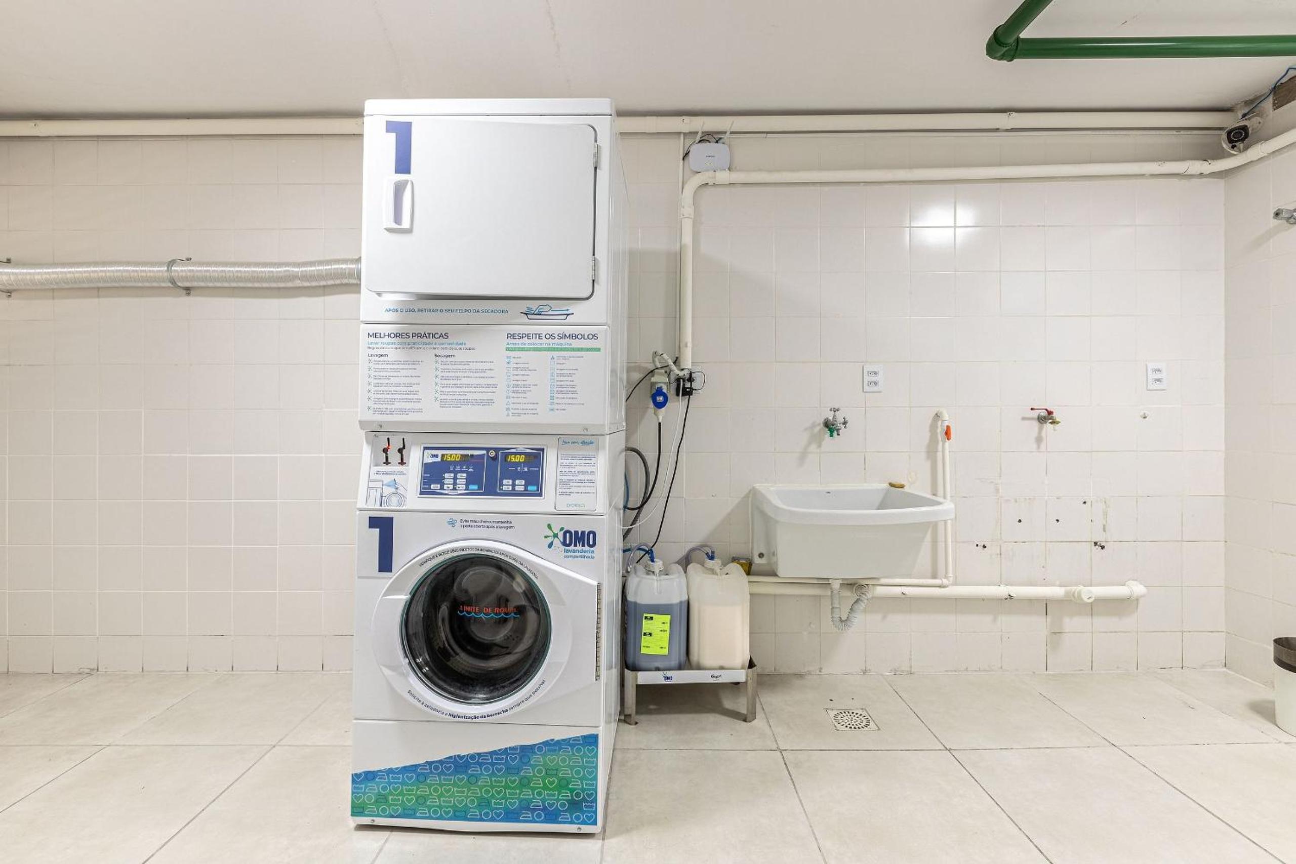 Flat espaçoso,c/copa localização privilegiada 1304