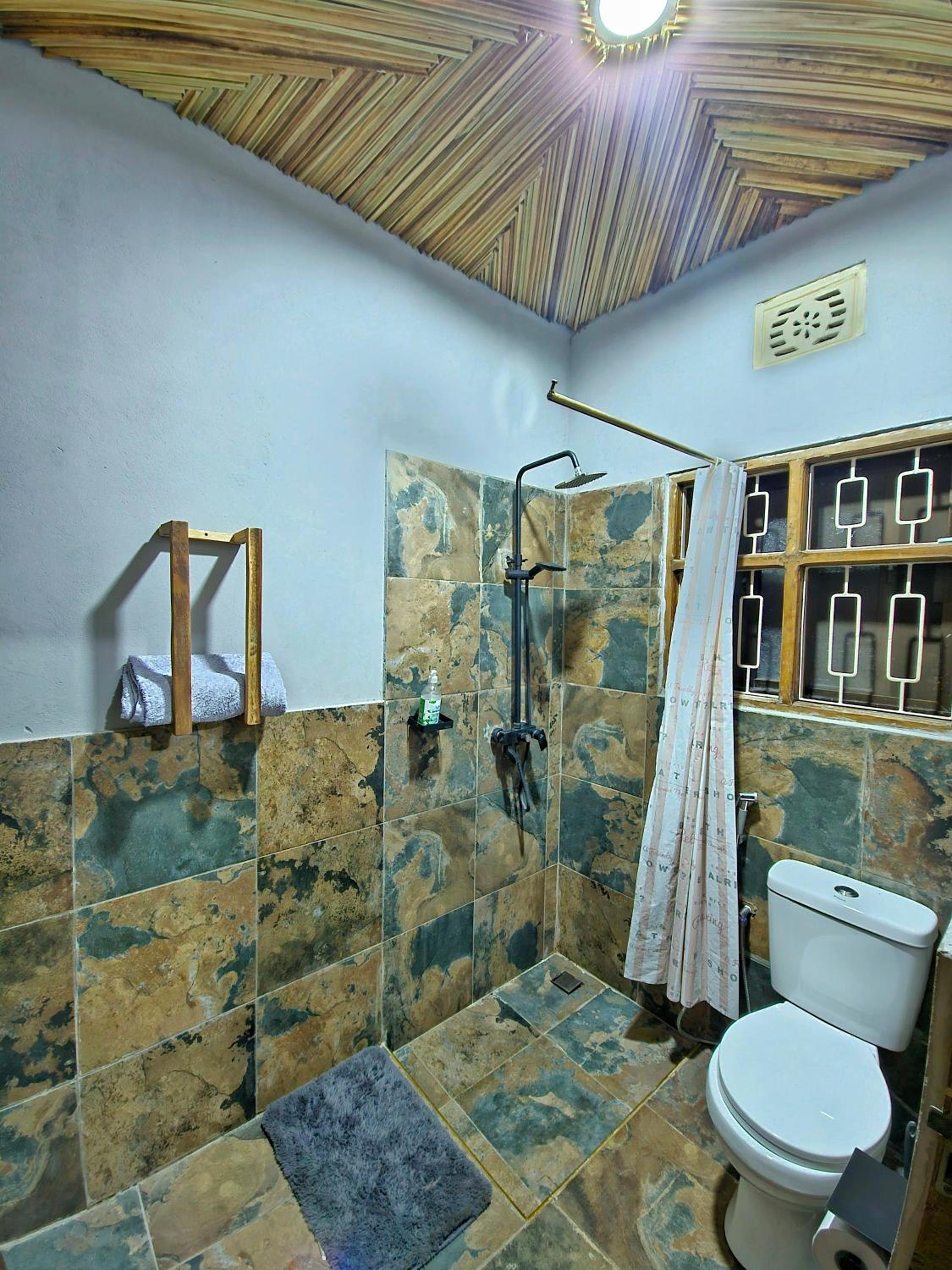 Mazzola Safari House & Backpacking view 4