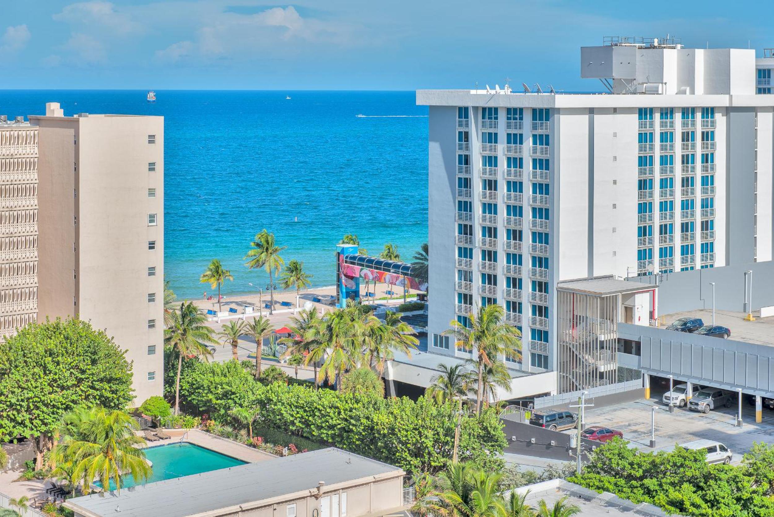 Luxury Oceanfront Escape with 5 Star Amenities and Stunning Views