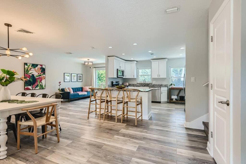 Gulfside Retreat Big Family Near Clearwater StPete view 4