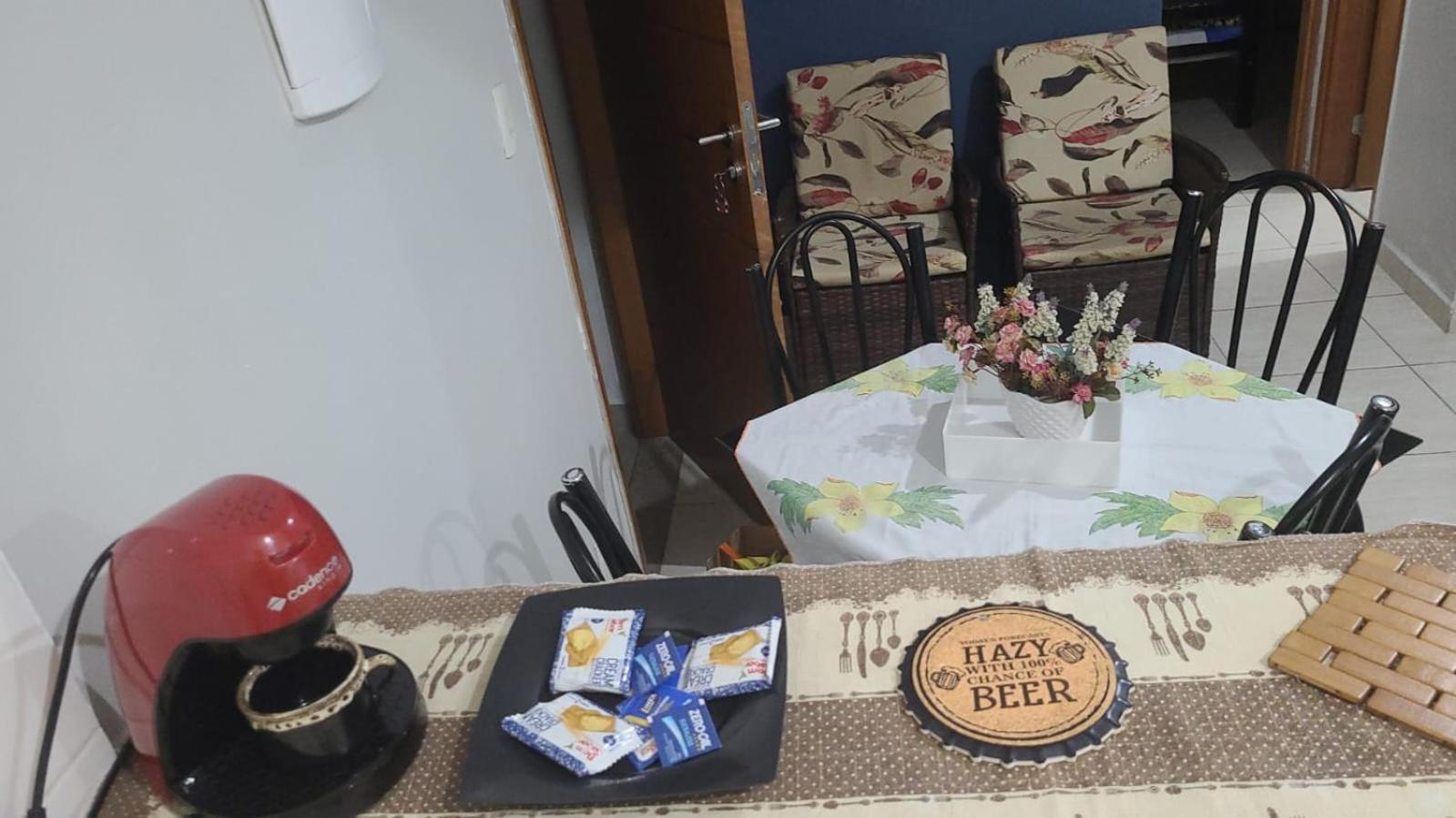 Apê 50 metros da praia com wifi e garagem