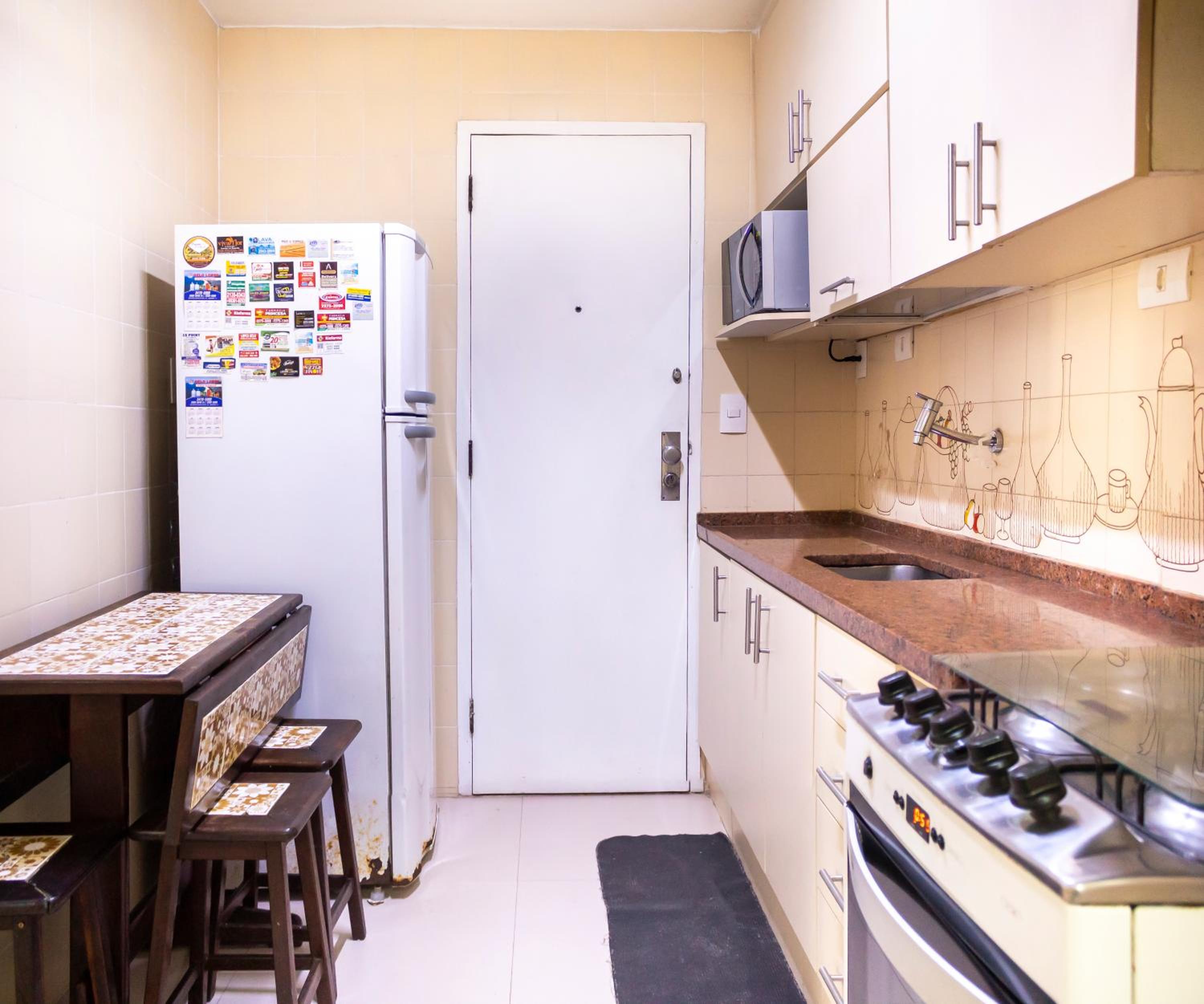 Apartamento completo na praia de Copacabana 02 Quartos com vista lateral mar em andar alto, ar, wifi , netflix, pauloangerami RMVC18