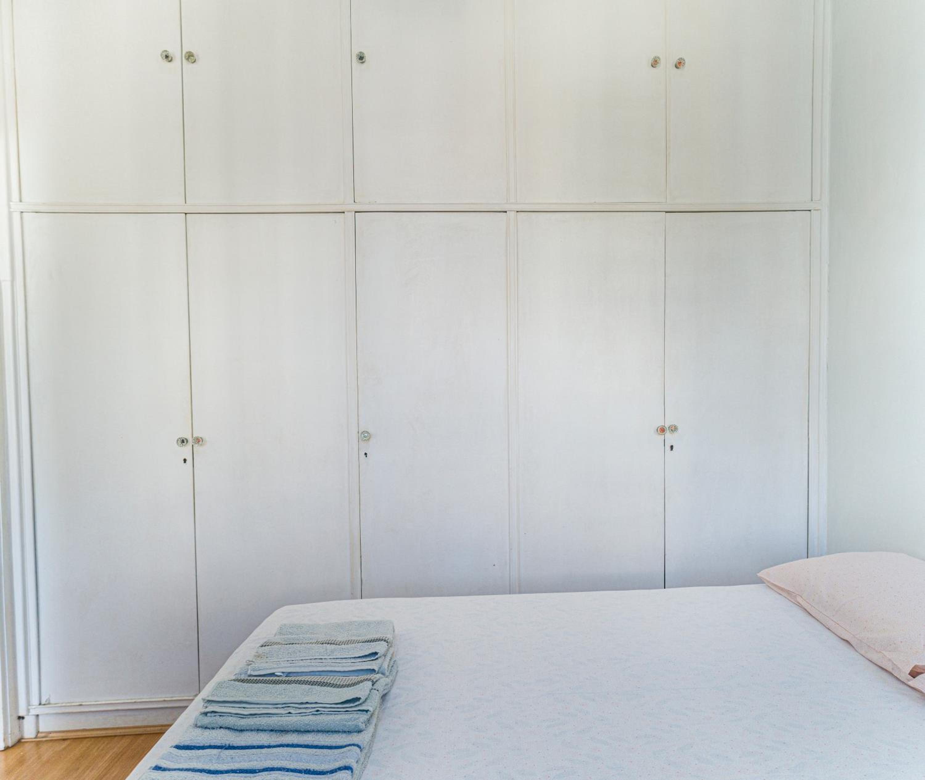 Apartamento completo na praia de Copacabana 02 Quartos com vista lateral mar em andar alto, ar, wifi , netflix, pauloangerami RMVC18