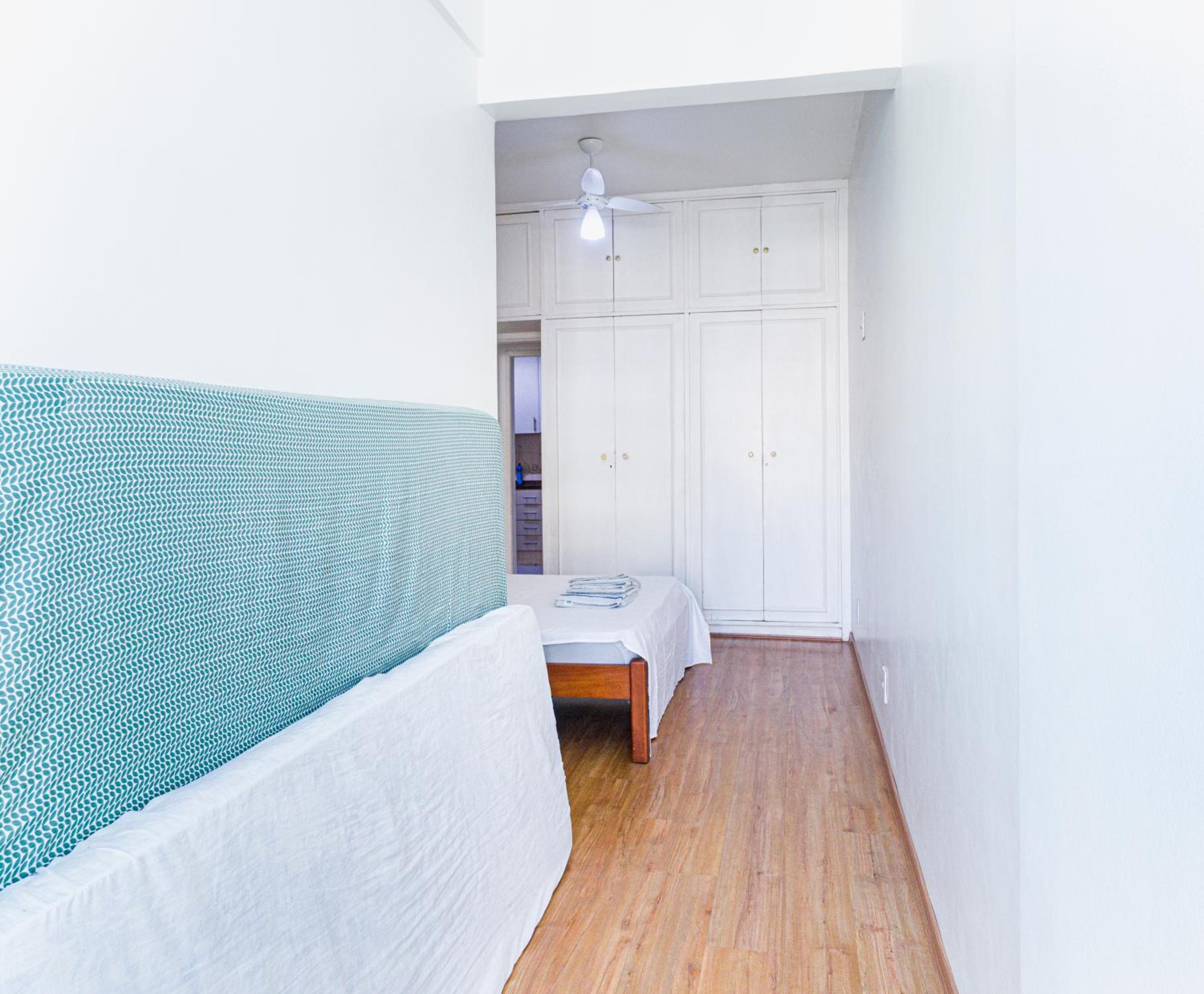 Apartamento completo na praia de Copacabana 02 Quartos com vista lateral mar em andar alto, ar, wifi , netflix, pauloangerami RMVC18