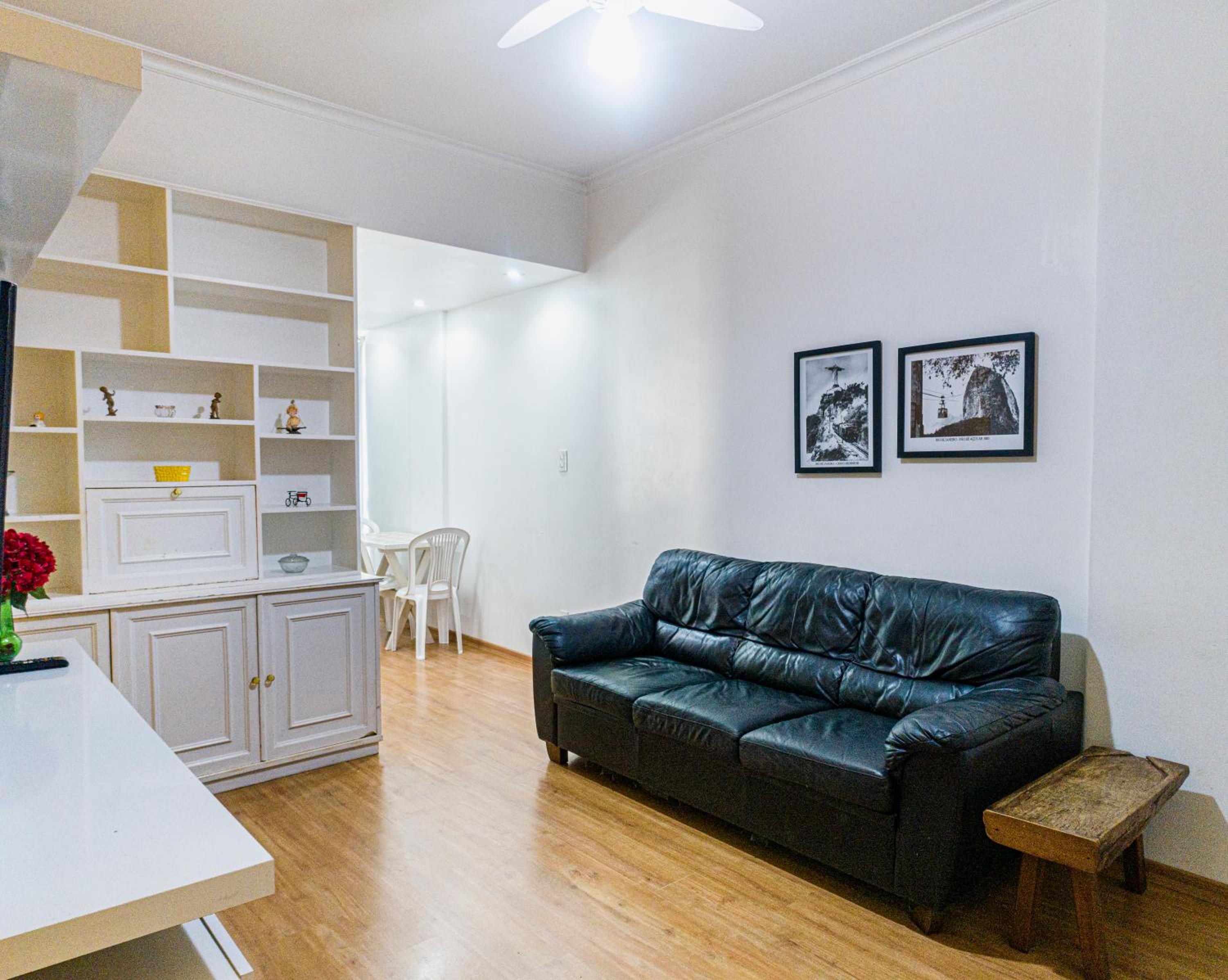 Apartamento completo na praia de Copacabana 02 Quartos com vista lateral mar em andar alto, ar, wifi , netflix, pauloangerami RMVC18