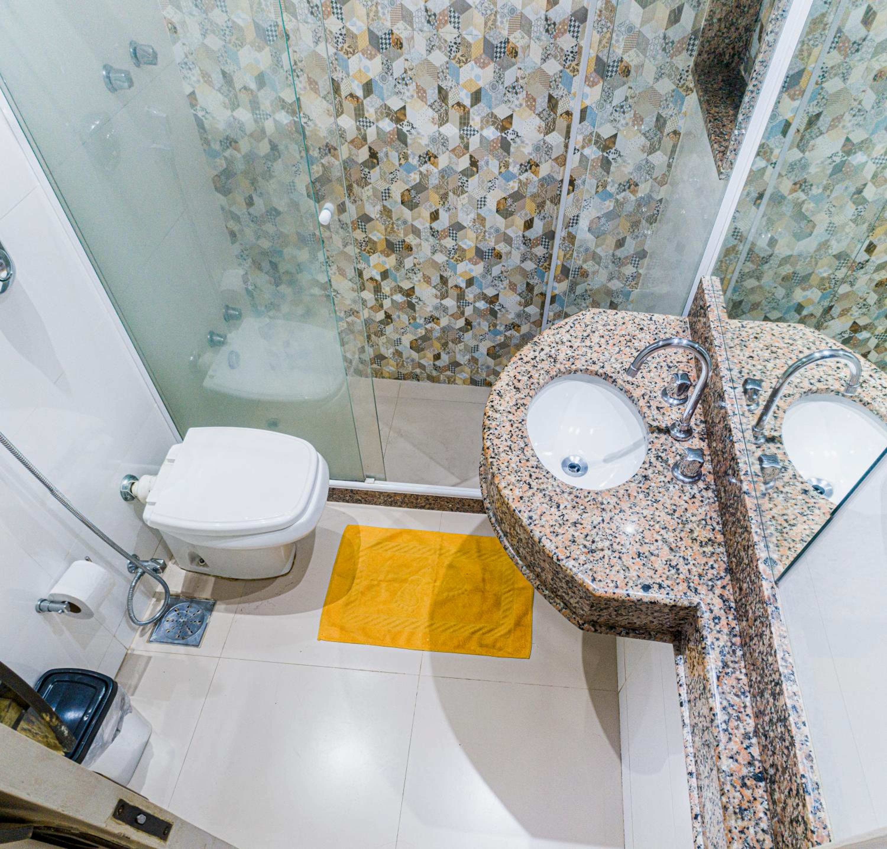 Apartamento completo na praia de Copacabana 02 Quartos com vista lateral mar em andar alto, ar, wifi , netflix, pauloangerami RMVC18