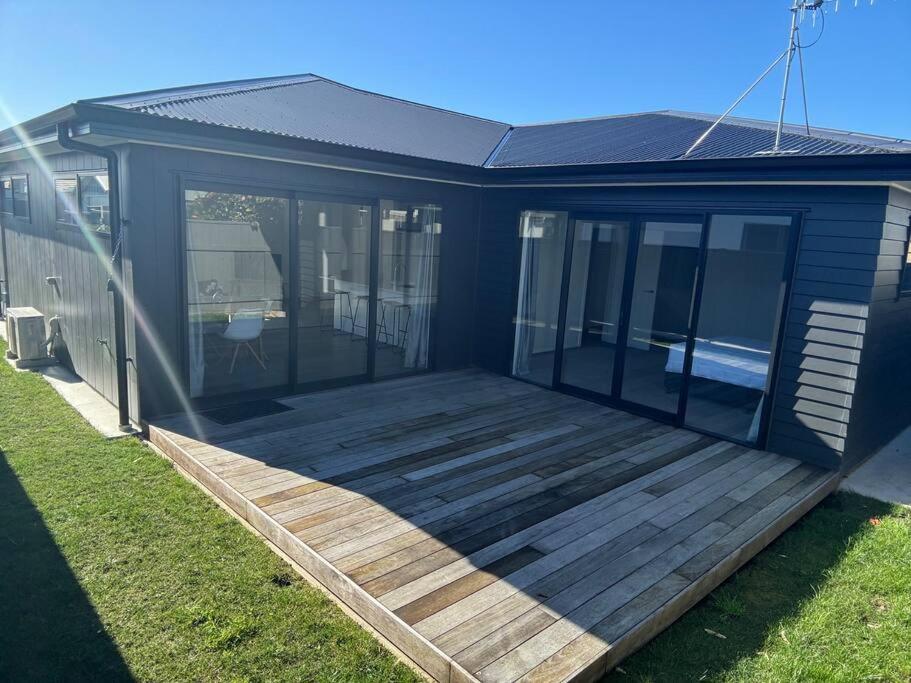 Modern & Homely - Double Garage view 4