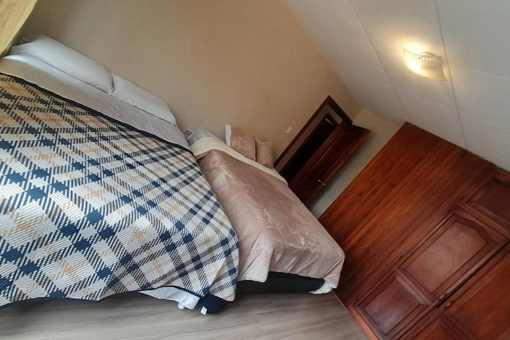 Spacious house and close to Mall and free parking view 3