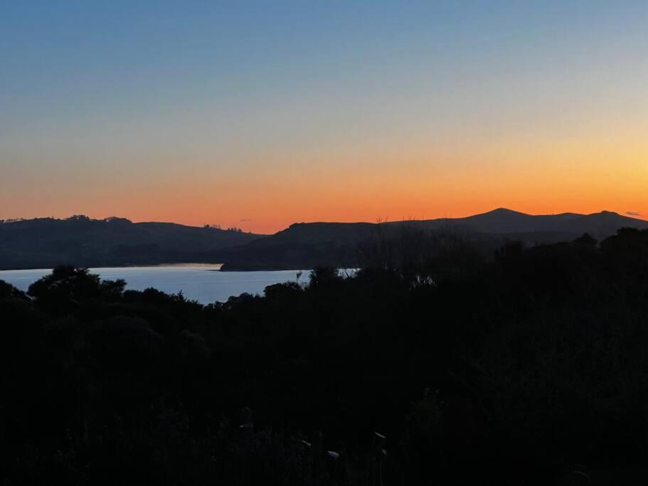 Blissful sunset retreat in Pahi view 3