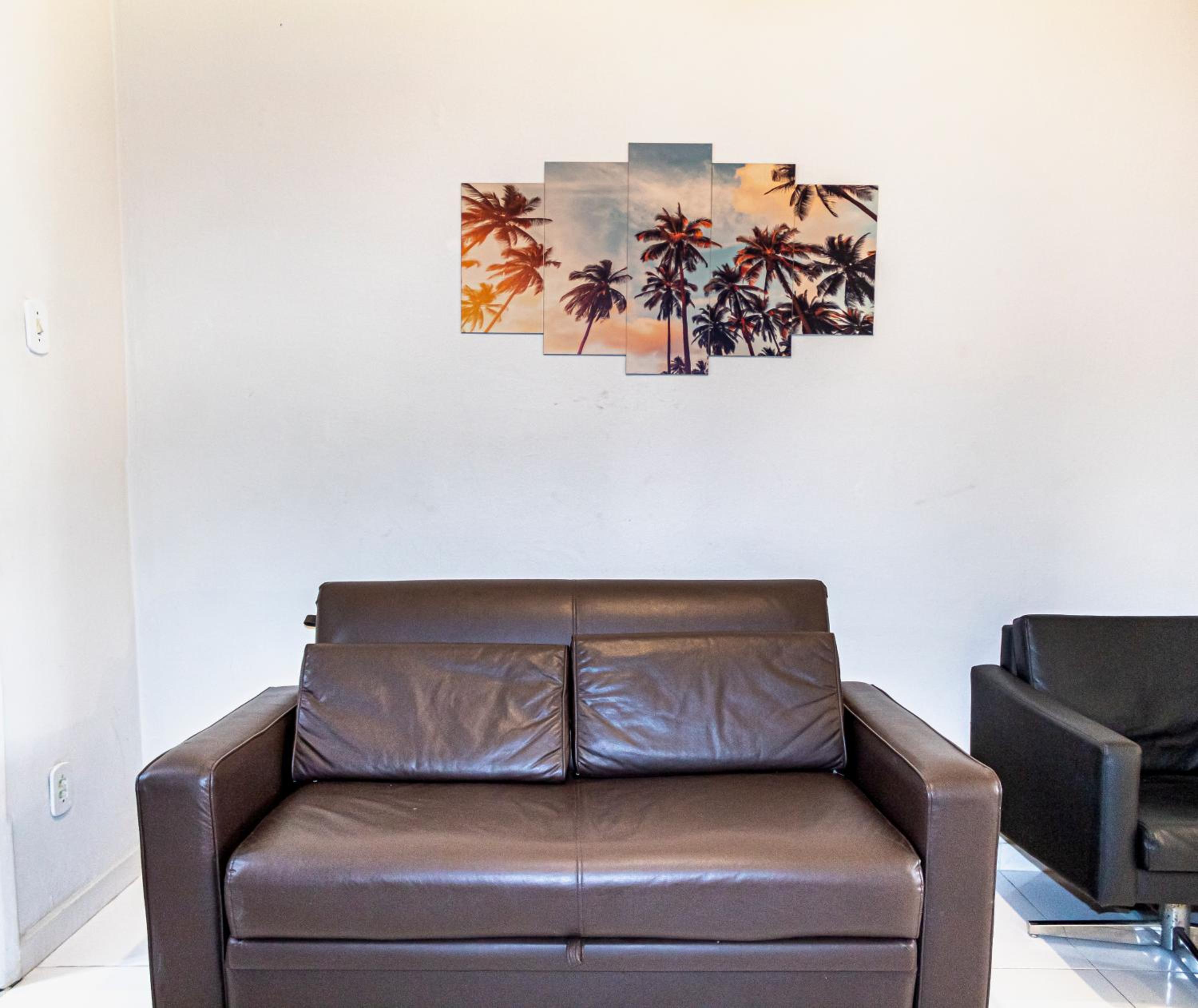 Studio completo na praia de Copacabana com ar, wifi, netflix, até 4 pessoas, FUNDOS CLARO E SILENCIOSO, pauloangerami PJ135
