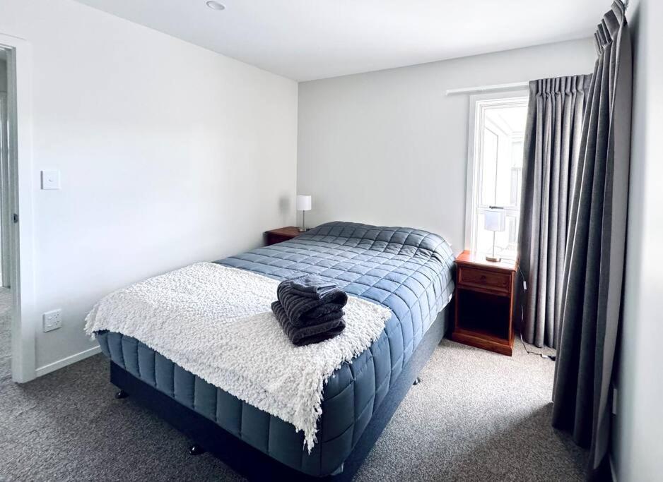 Smart New Home, 5m Walk to Shops view 3