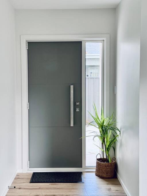 Smart New Home, 5m Walk to Shops view 5