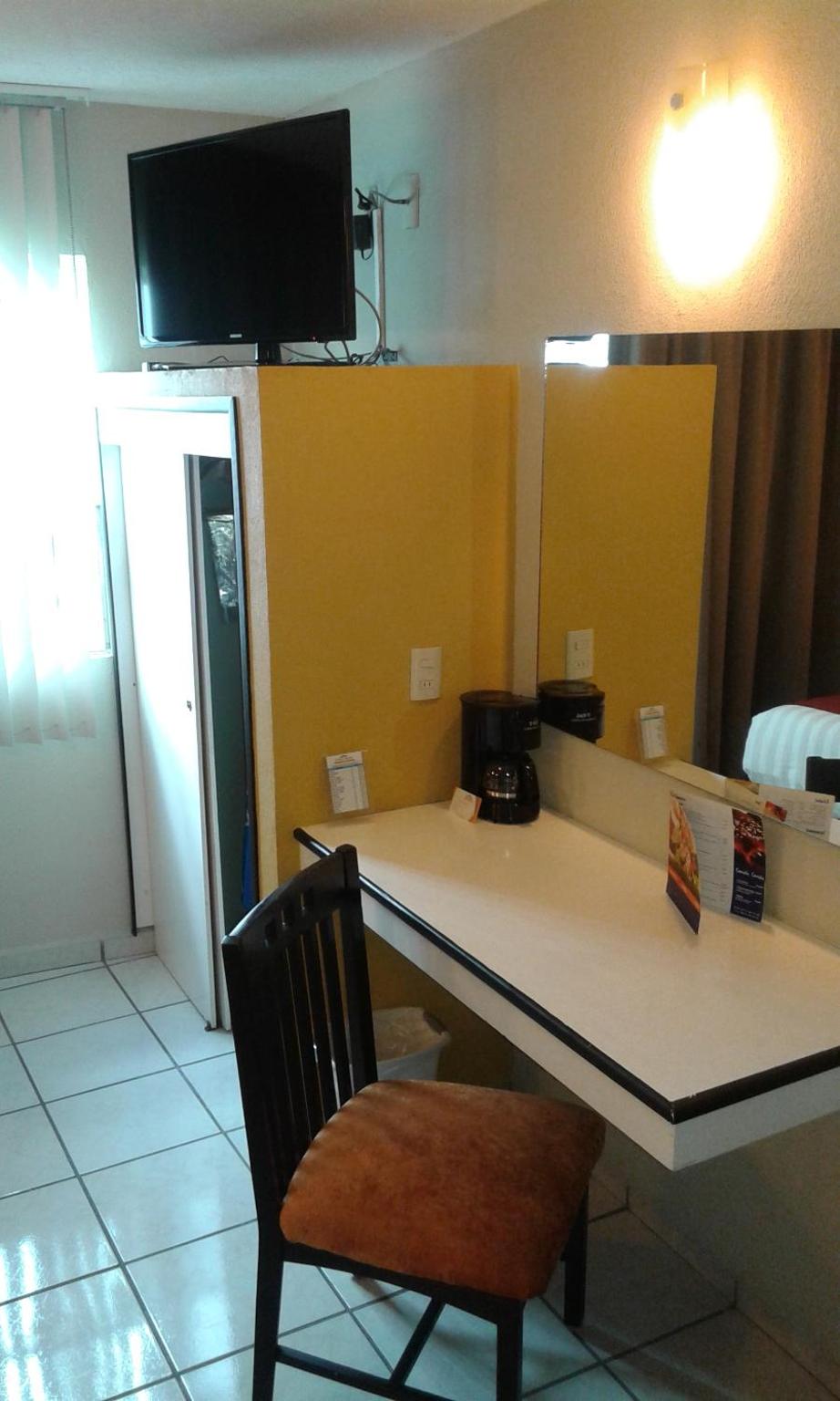 Howard Johnson by Wyndham Guanajuato Leon Avenida - Property Image 3