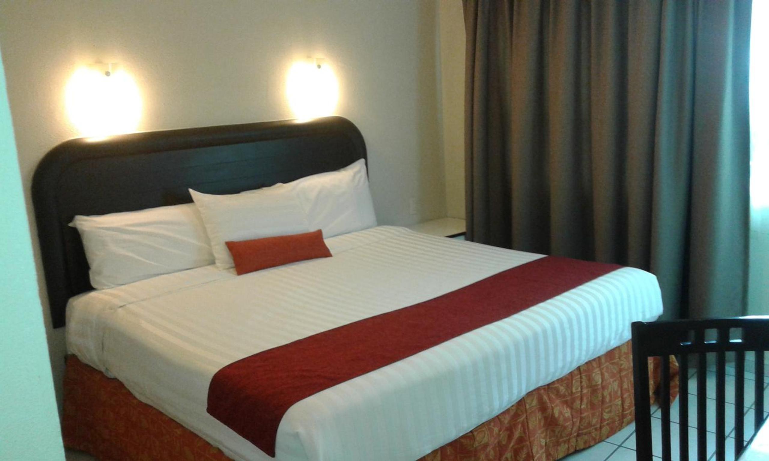 Howard Johnson by Wyndham Guanajuato Leon Avenida - Property Image 2