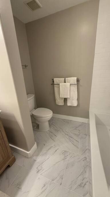 Crestview Large 2BR/2.5BA with loft view 5