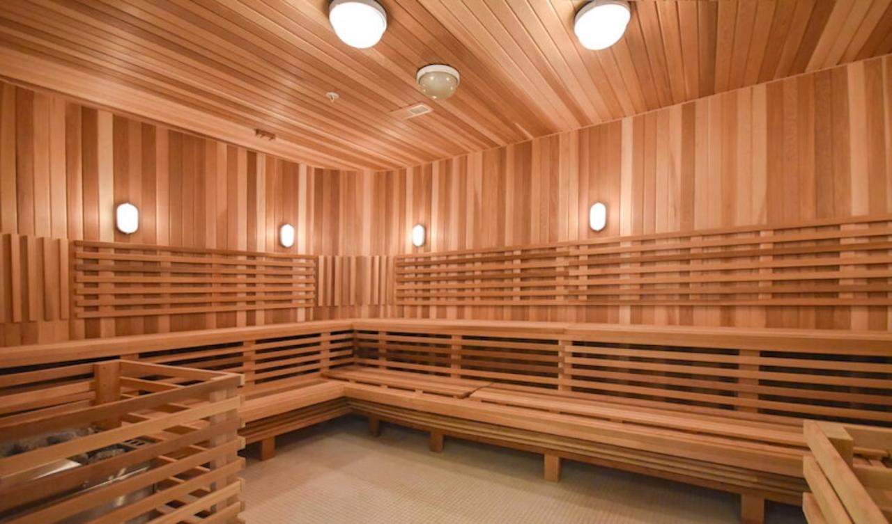 Beautiful Luxurious Modern Condo With Breathtaking Views - Image 4