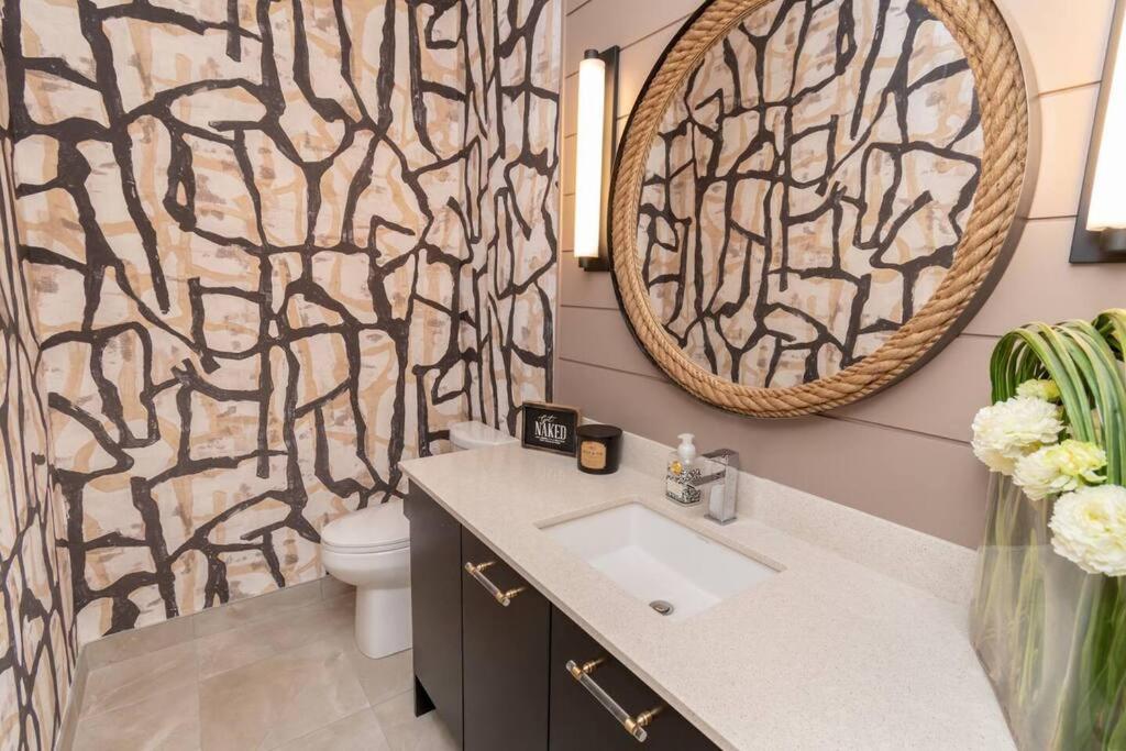 4BR Waterfront Townhome Fireplace HotTub