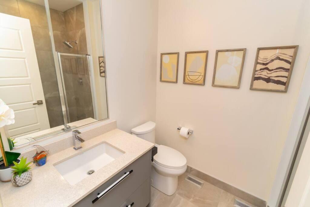 4BR Waterfront Townhome Fireplace HotTub