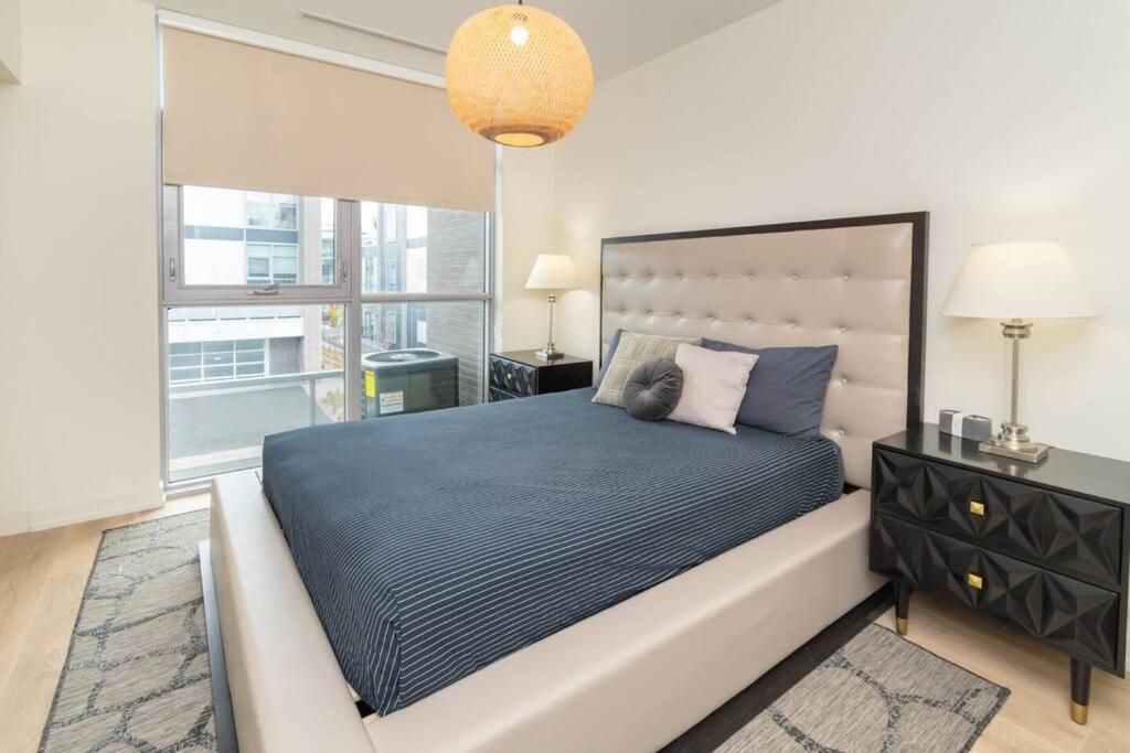 4BR Waterfront Townhome Fireplace HotTub