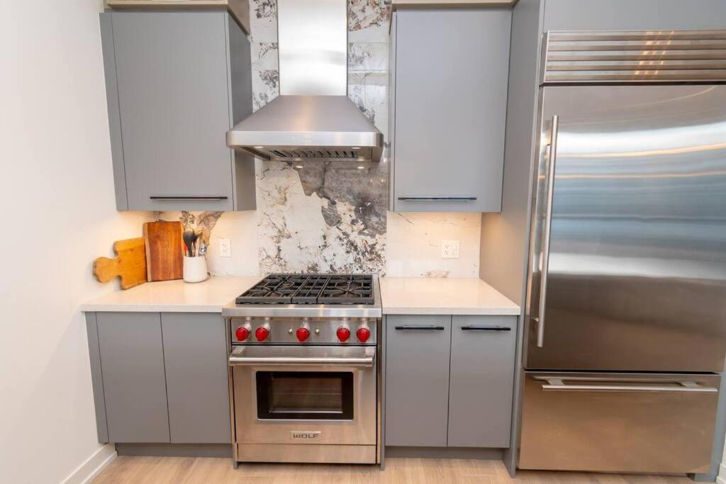 4BR Waterfront Townhome Fireplace HotTub