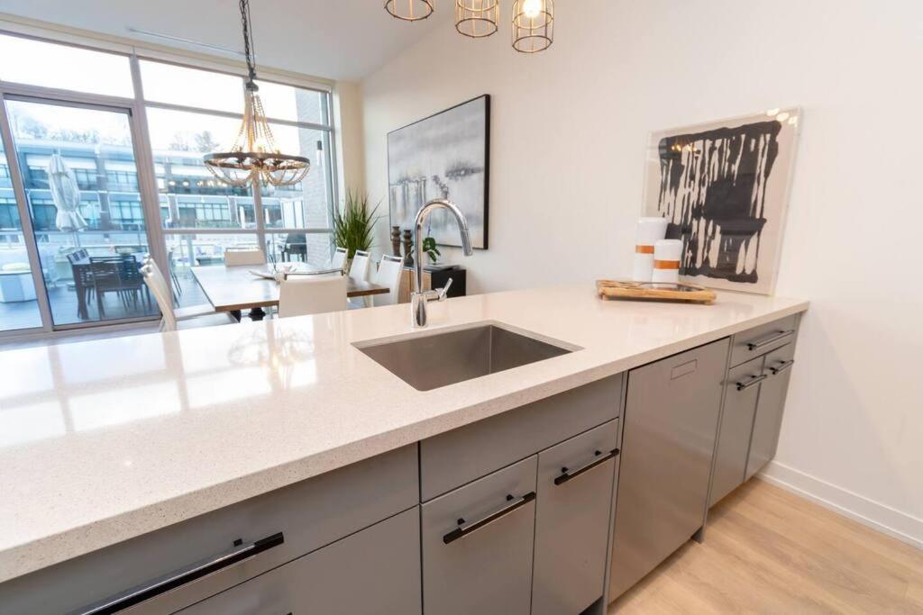4BR Waterfront Townhome Fireplace HotTub