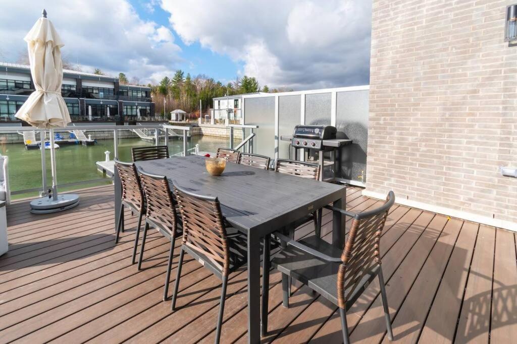 4BR Waterfront Townhome Fireplace HotTub