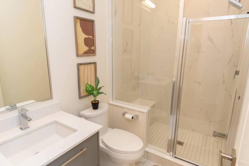 4BR Waterfront Townhome Fireplace HotTub
