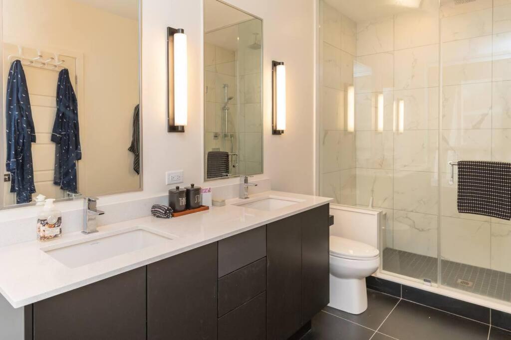 4BR Waterfront Townhome Fireplace HotTub