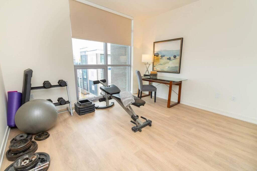 4BR Waterfront Townhome Fireplace HotTub