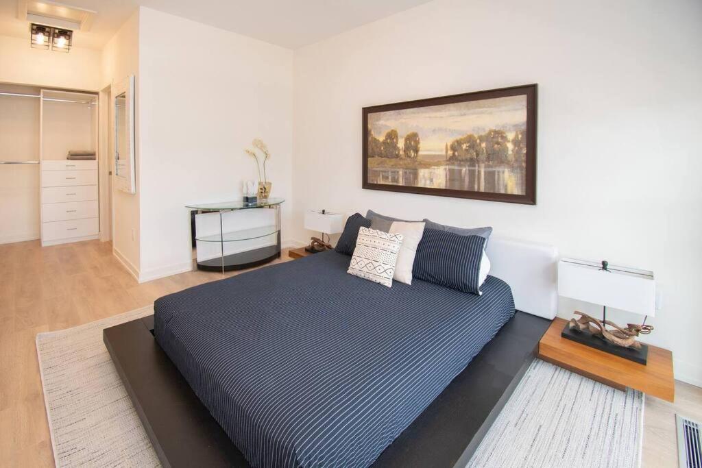 4BR Waterfront Townhome Fireplace HotTub