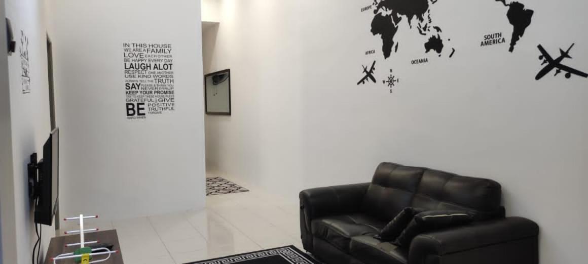 Al Hasyir Homestay photo 1