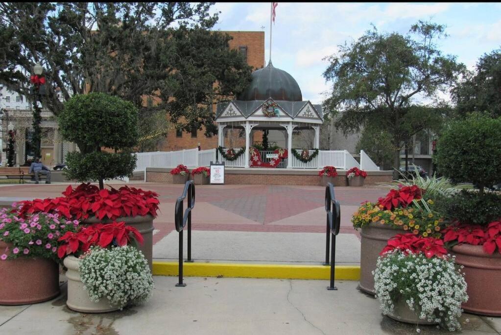 Downtown Square Apartment in Ocala DowntownGetaway