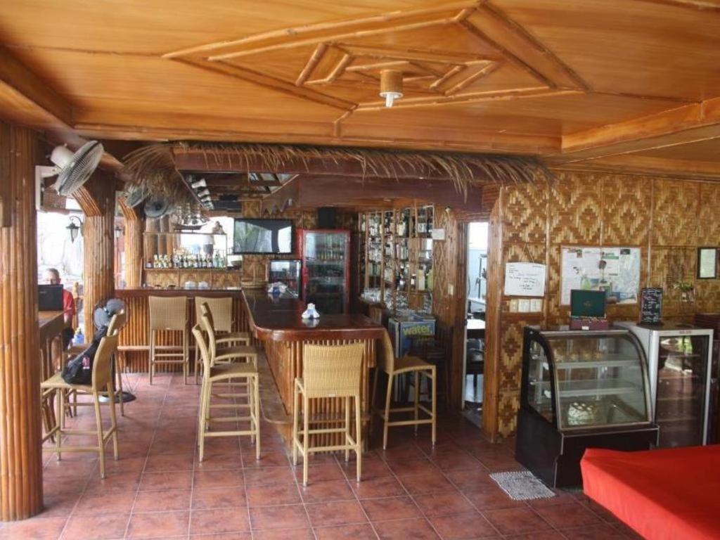 Coucou Bar Hotel and Restaurant