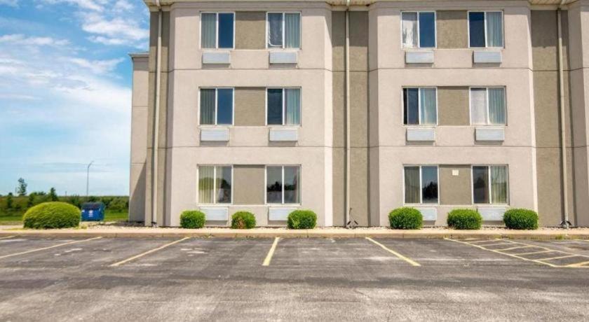 Hotel Markle IN I-69 view 2