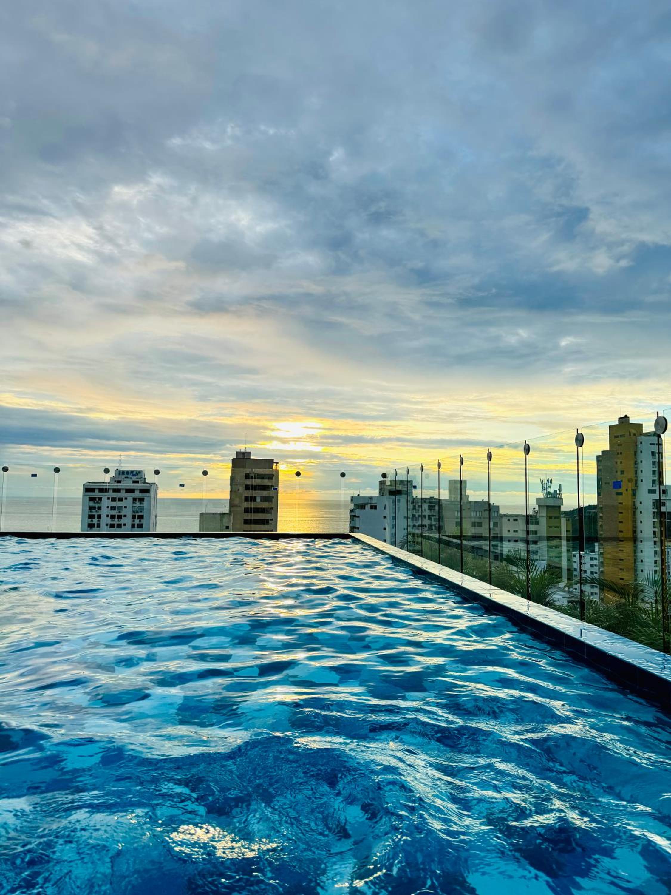 Apartamento con hermosa vista y piscina en Santa Marta