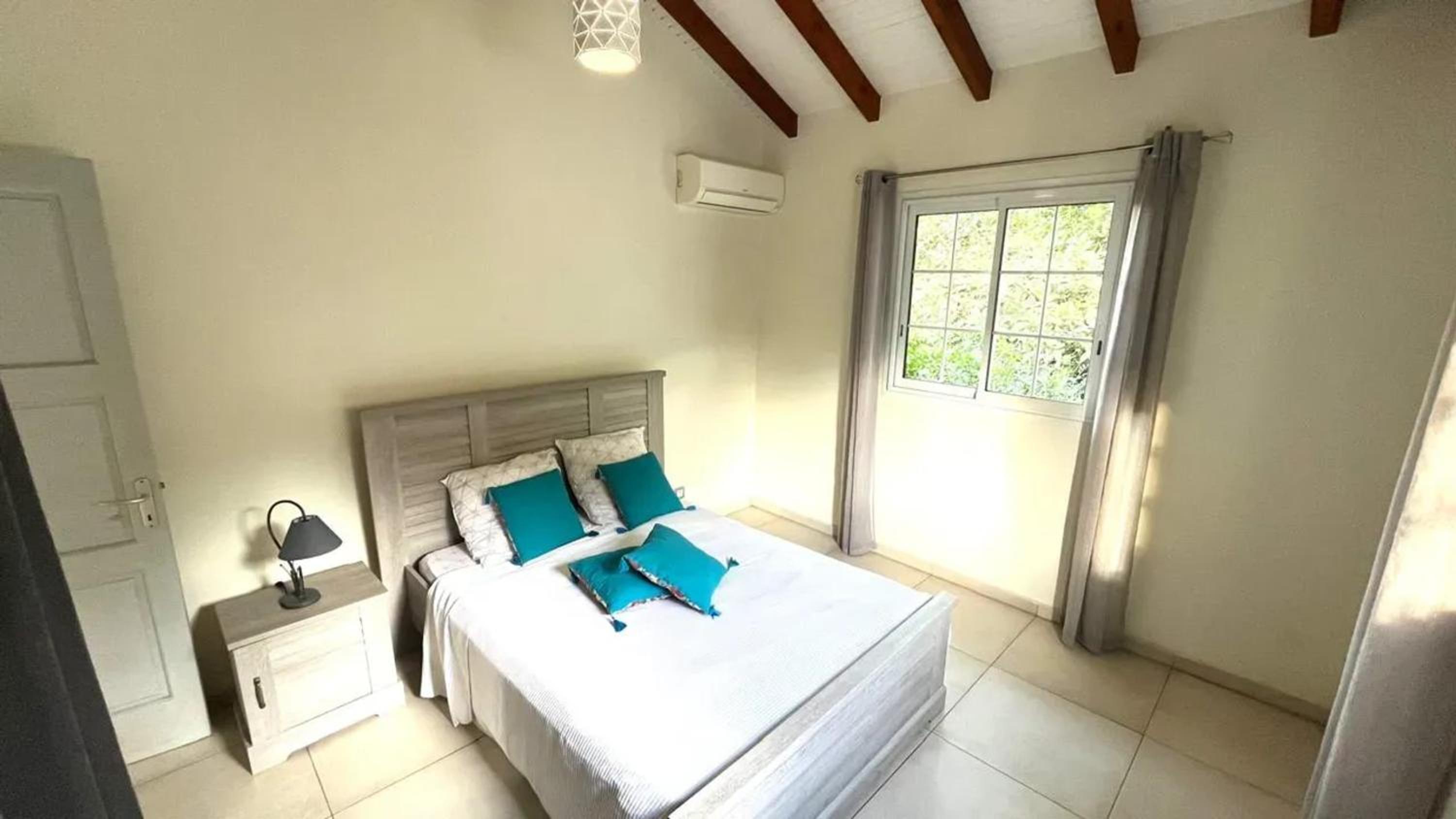 Appartement lumineux avec piscine partagée, Sainte-Anne, 75 m² view 3