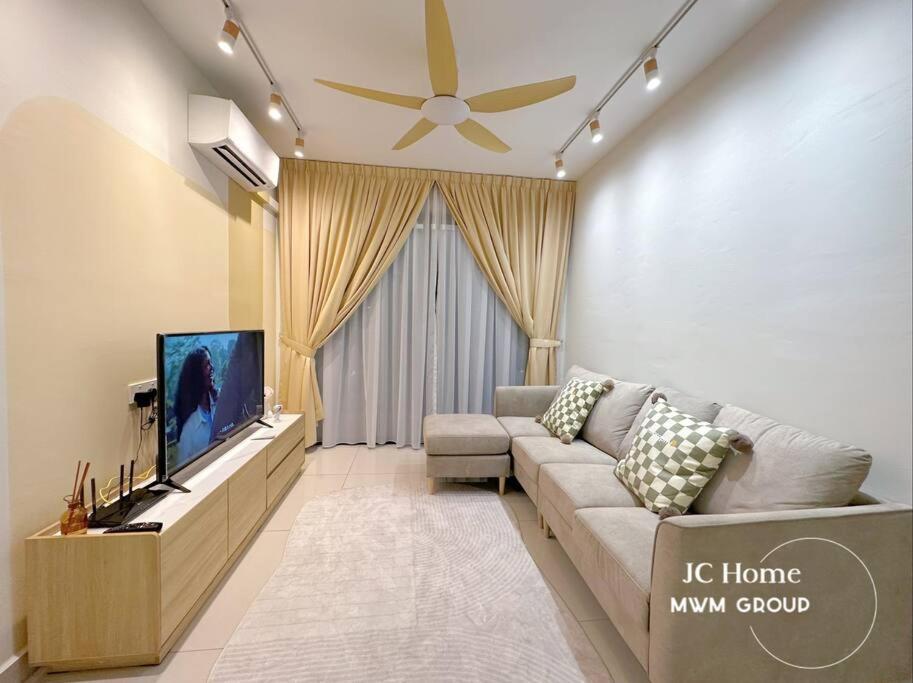 Central Park Stay chill, stay here Netflix House JCHome by MWM