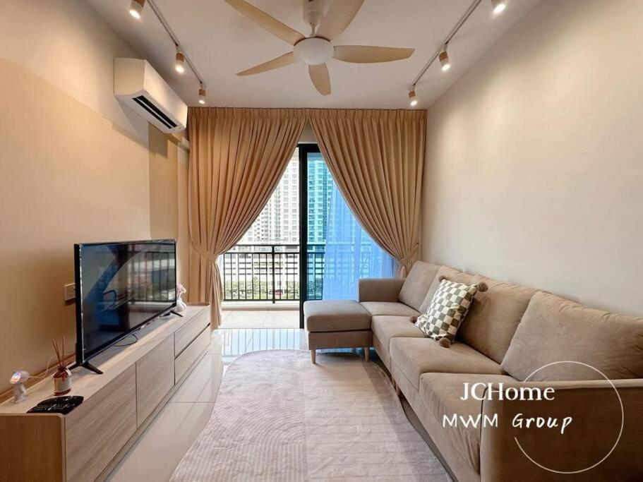 Central Park Stay chill, stay here Netflix House JCHome by MWM