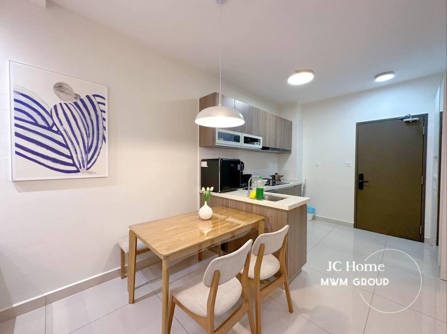 Central Park Stay chill, stay here Netflix House JCHome by MWM