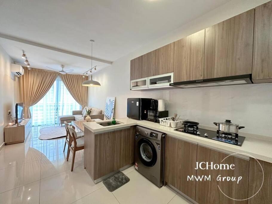 Central Park Stay chill, stay here Netflix House JCHome by MWM